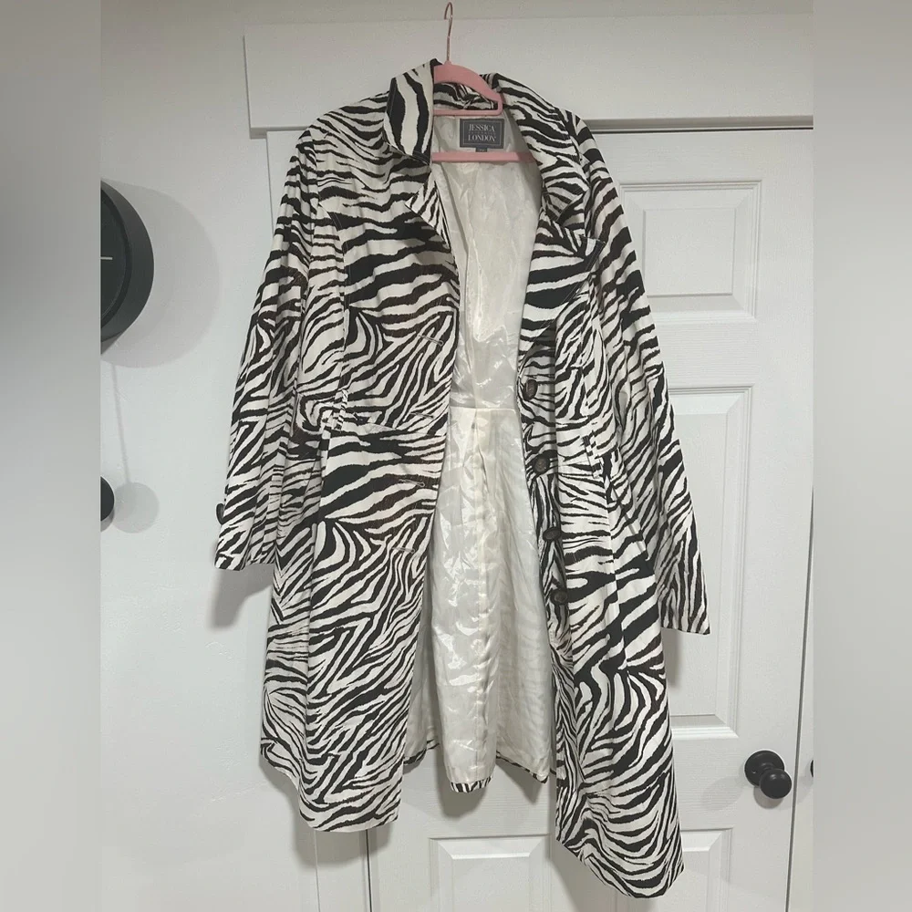 Zebra print trenchcoat - Picture 1 of 2